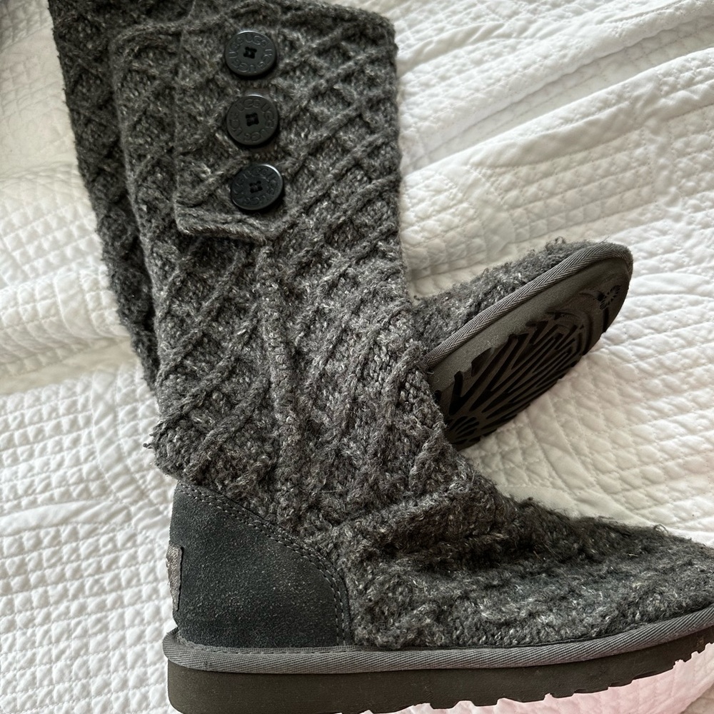 Gray Sweater Uggs - image 4